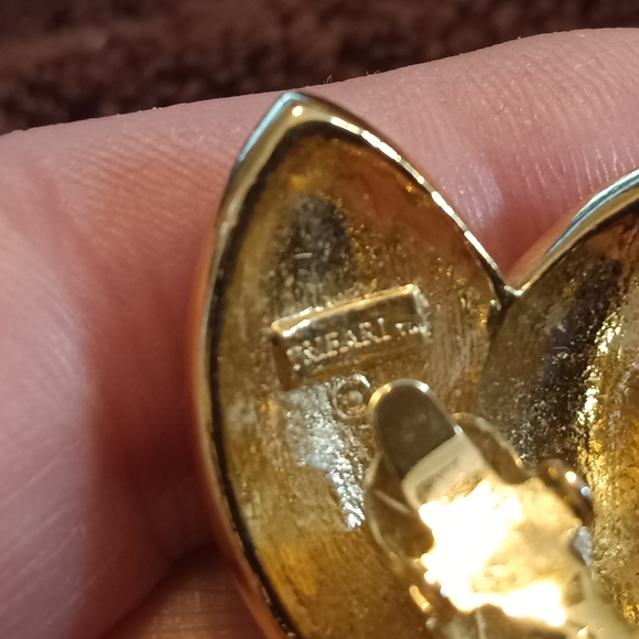 1980's Trifari Clip on Earrings - Picture 5 of 5